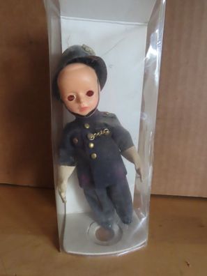 Reiseandenken Puppe aus England Bobby Munster Doll (mit Fehler)