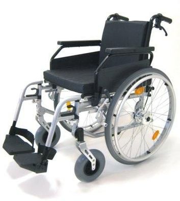 Leichtgewichtrollstuhl Freetec Sitzbreite 45cm mit TB silber