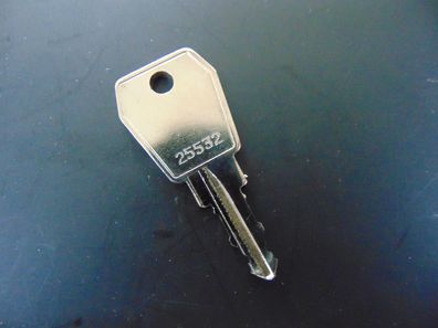 Original Kamei Ersatzschlüssel 25532 Schlüssel für Dachträger und Dachboxen Mercedes