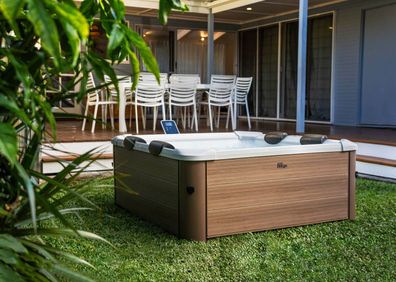 MSpa Whirlpool OSLO AMBER Modell 2025 inkl. LED / WiFi / UVC / 160 cm XL