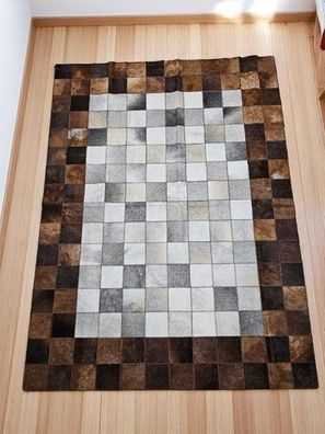 Patchwork Kuhfell Teppich mit Schachbrettmuster