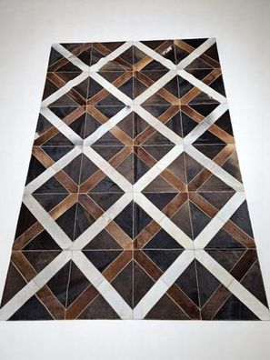 Patchwork Kuhfell Teppich mit Rautenmuster & Kreuzdesign