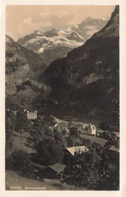 AK Grindelwald (3818) Ortsblick von Grindelwald, n. gelaufen