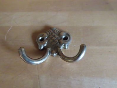 Haken Doppelhaken messingfarben mit Verzierung ca. 7,5 cm