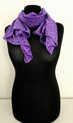 Blogger Italy Schal Tuch Halstuch mit Seide asymetrisch kleiner Blütenprint Lila