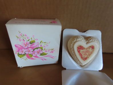 Seifenstück Herzform A Token of Love Three Perfumed Soaps Avon