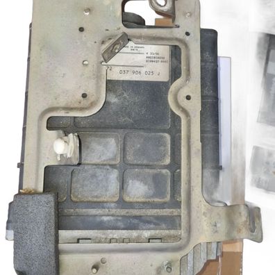 VW GOLF III Cabrio 1996 Motorsteuergerät 037906025J