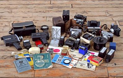 Konvolut Foto Film Super 8 Kamera Pentacon Belichtungsmesser Blitzlicht Rollbox