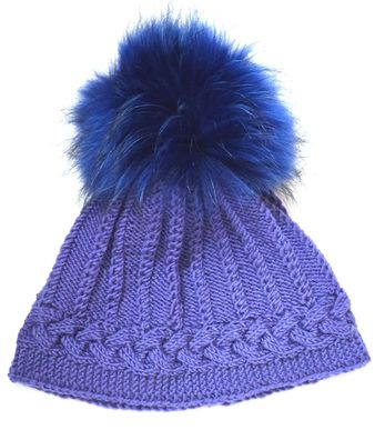 handgestrickte Mütze mit Zopfmuster - blau