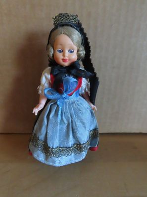Figur Puppe mit Tracht schwarze Haube Schlafaugen Wohlleben