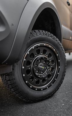 Komplettrad für TGE Wohnmobil Grabber AT3 255/55 18 120R Twin Monotube Felge schwarz