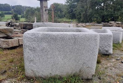 Gartenbrunnen, Brunnentrog aus Granit, Granitbrunnen, Natursteinbrunnen aus Granit