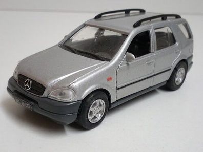 Mercedes ML 320 silber ca. 1:32 Welly