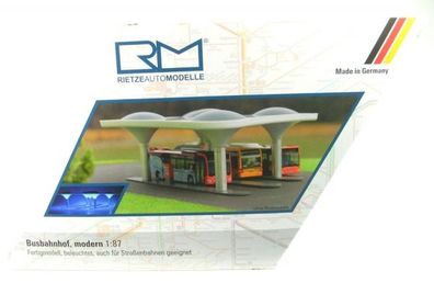 moderner Busbahnhof (Fertigmodell) ohne Busse (without bus)