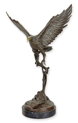 Eine Bronzeskulptur eines fliegenden Adlers Replikat Retro Design Dekoration