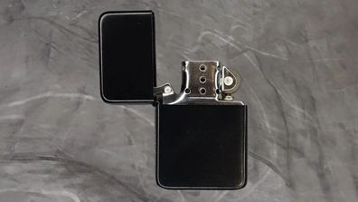 Sturmfeuerzeug Lanz Bulldog - Schwarz - Mit Box