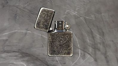 Sturmfeuerzeug Lanz Bulldog - Antik Silber - Mit Box