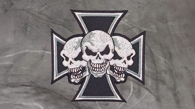 Aufnäher Aufbügler Patch Totenköpfe auf eisernem Kreuz EK - 8,5 x 8,5 cm