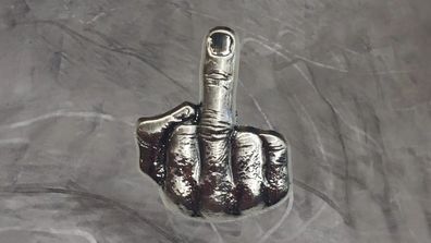 Pin Mittelfinger Stinkefinger - 2,2 x 1,75 cm