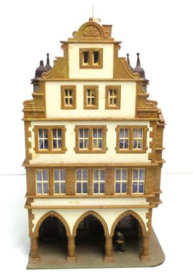 Spur H0 Barockes Stadthaus mit Säulengang Fertigmodell