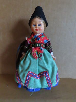 Figur Puppe mit Tracht blauer Rock grüne Schürze schwarze Haube M14