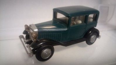 Fiat Balilla grün 1932 1:45 Politoys Nr. 106 Modellauto