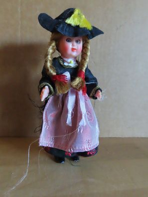 Reiseandenken Figur Puppe mit rosa Schürze schwarzer Hut ca. 15 cm H