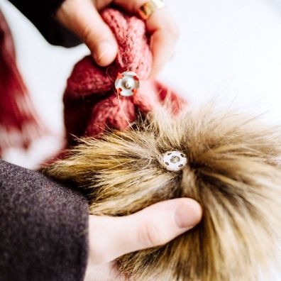 Kunstfell Pompon - Durchmesser 15cm - mit Druckknopf