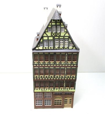 Spur H0 Stadthaus (Mittelhaus) mit Fachwerk Fertigmodell