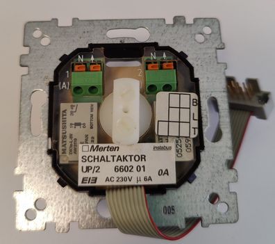 Merten Schaltaktor 6602 01 instabus EIB für thermische Stellantriebe UP/2