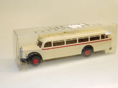 1:87 Brekina 50024 MB O 6600 Reisebus, neu/rote Zierleiste