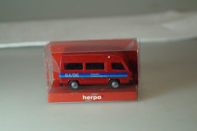 h0: Herpa 043014 MB 100D ‘Behindertentransport Fraport’, neu