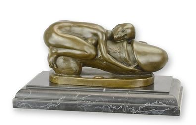 Eine Bronzeskulptur einer Frau, die einen Phallus umarmt Replikat Retro Design Dekora