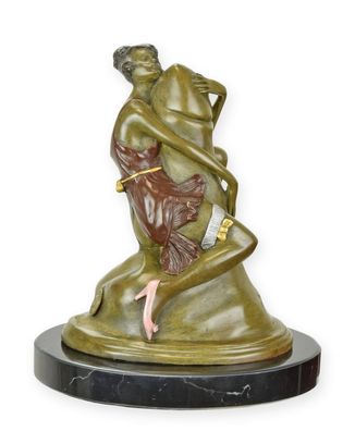 Eine Bronzeskulptur einer Frau, die einen Phallus umarmt Replikat Retro Design Dekora
