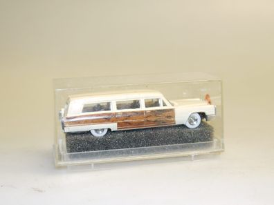 1:87 Praline 82905 Cadillac Station Wagon Holzdekor – neu