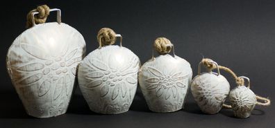 Kuhglocke Edelweiss aus Metall mit Naturkordel / Mehrere Größen / NEU