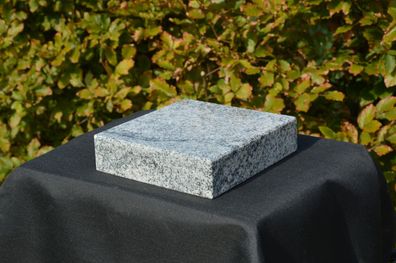 Granitsockel aus Viscont
