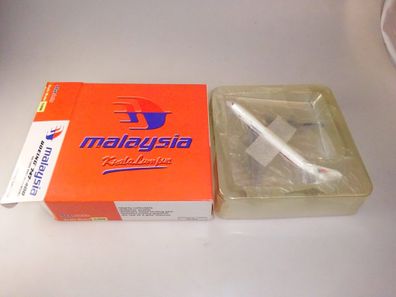 1:500 Schuco StarJets SJMAS029B Boeing 747-400 Malaysia, neuw./ovp
