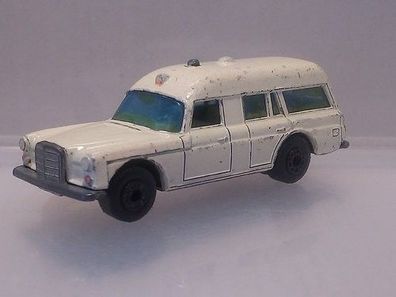 Mercedes Ambulance 200/8 Matchbox Superfast Nr. 3 Modellauto