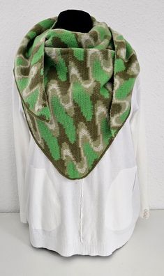 XXL Winter Flausch Dreieckstuch Schal Viskose Wolle bunter Print Grüntöne/Weiß