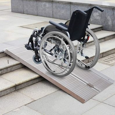 Alu Rollstuhlrampe mit Führungskanten klappbar 152x70cm max. 270kg
