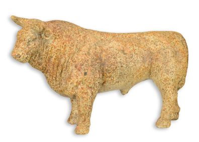 Eine Skulptur Stier im antiken Stil aus MGO Replikat Retro Design Dekoration