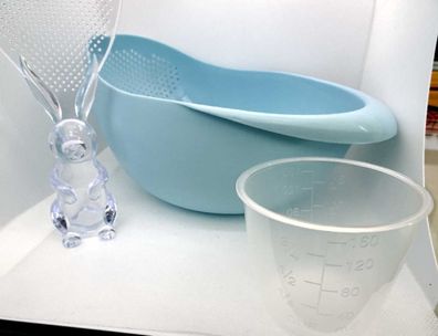 Reissieb blau Waschschüssel mit seitlichen Ablauf Reinigungsgerät mit Hasenlöffel und