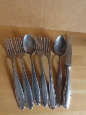 Besteck 4 Gabeln mit langen Zinken 1 Messer ohne Zacken 2 Löffel alt/zum Basteln