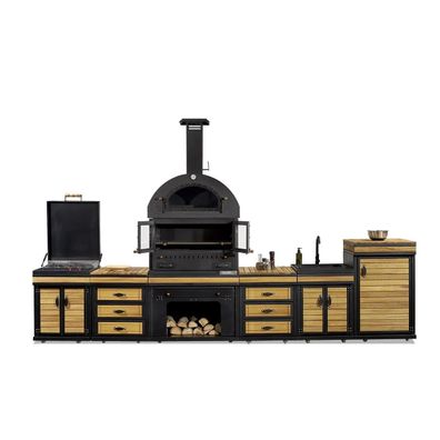 Moderne Außenküche aus Holz und Edelstahl in Schwarz