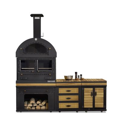 Elegante Außenküche aus Edelstahl und Holz in Schwarz