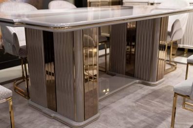 Esstisch in modernem, stilvollem Design