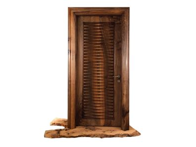 Tür aus hochwertigem Holz zu einem attraktiven Preis