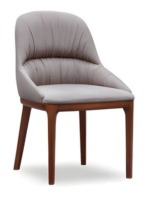 Der schlichte, robuste Stuhl ergänzt die Einrichtung und ist bequem