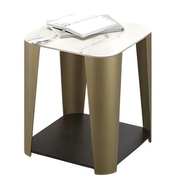 Ein leichter und kompakter Beistelltisch, der sich auch für kleine Räume eignet